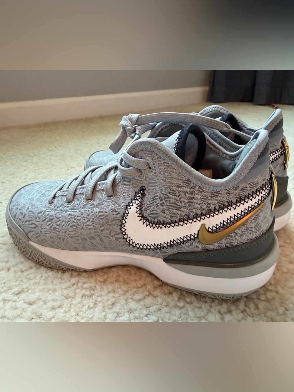 Nike LeBron NXXT Basketball Shoes with White and Gold Swoosh. Men’s 7.5